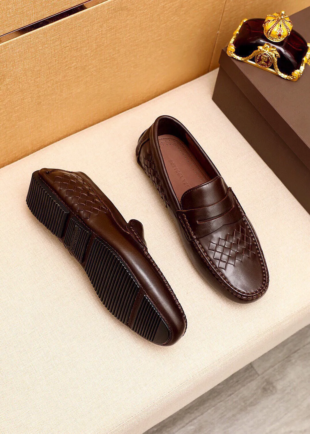 Men's Men's Shoes 💰: 480 💰💐 BV Men's Slip-on Shoes® [BOTTEGA VENETA] Official website counter new model, one-to-one mold opening ⚠Italian calfskin ➕Embossed ➕Cow 🐂 leather lining. Driving slip-ons, available at counters, sizes 38～44 (45🉑️customized)
